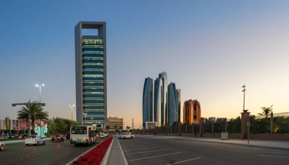 جاذبه‌های جدید امارات ۲۰۲۶؛ از موزه تاریخ طبیعی ابوظبی تا کوهستان جبل جیس