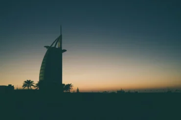 هتل برج العرب دبی (Burj Al Arab): مشخصات، امکانات و امتیاز کامل ۲۰۲۶