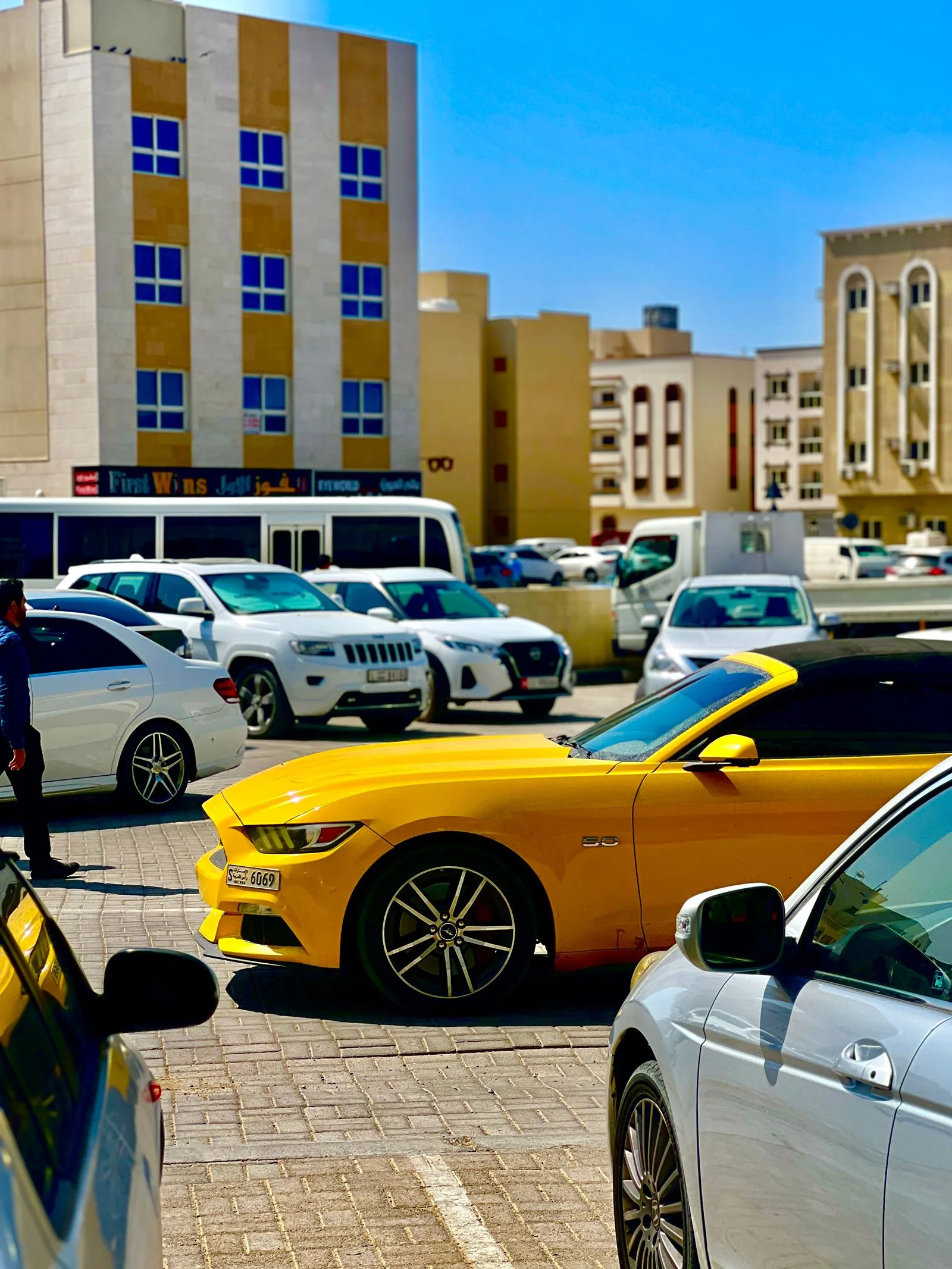 قیمت خودرو کارکرده در دبی + راهنمای خرید در سال ۲۰۲۶ 1 used cars for sale in dubai parking lot uae market