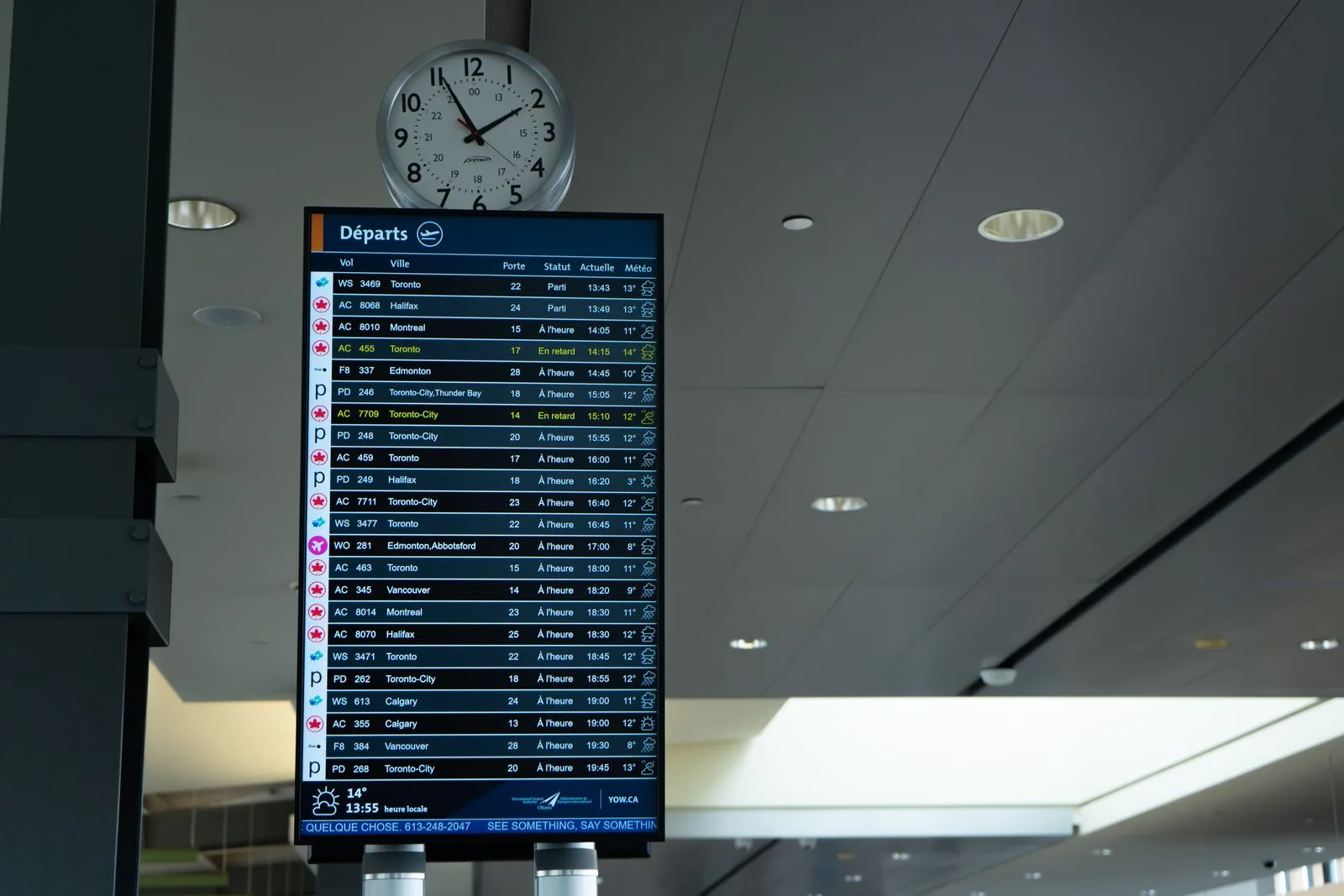 وضعیت پرواز به دبی امروز؛ برنامهی پروازها از ۲۴ اوت به حالت عادی بازگشت 1 airport departure board flight schedule screen