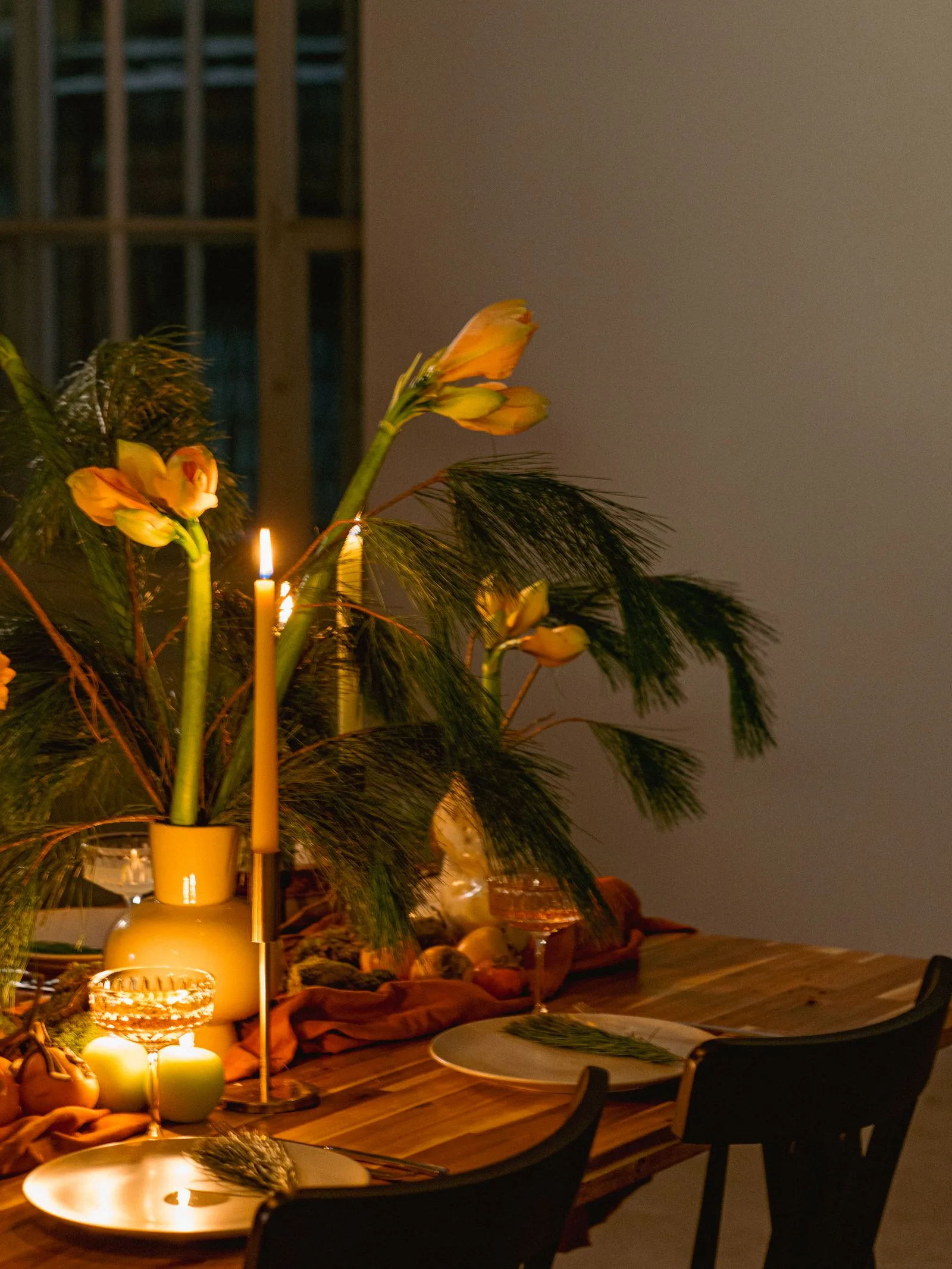 شام رمانتیک هفتگی هتلهای فایو دبی؛ راهنمای کامل «Bringing Back the Old Romance» 1 candlelight dinner table setup romantic date night
