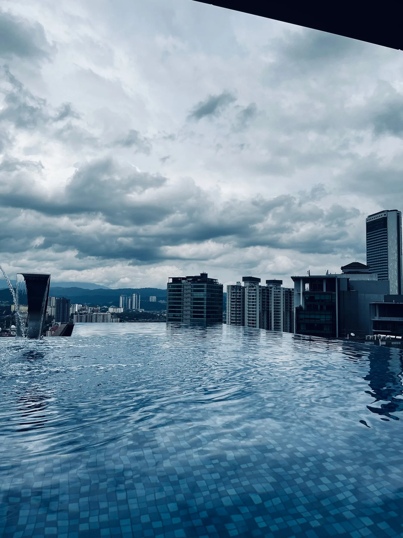 سیل دبی مارینا؛ بلندترین هتل جهان با استخر رکورددار در طبقهی ۷۶ 1 infinity pool skyscraper terrace high rise view