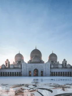 مسجد شیخ زاید ابوظبی هشتم جاذبهی برتر جهان شد؛ رتبهی جدید تریپادوایزر ۲۰۲۵