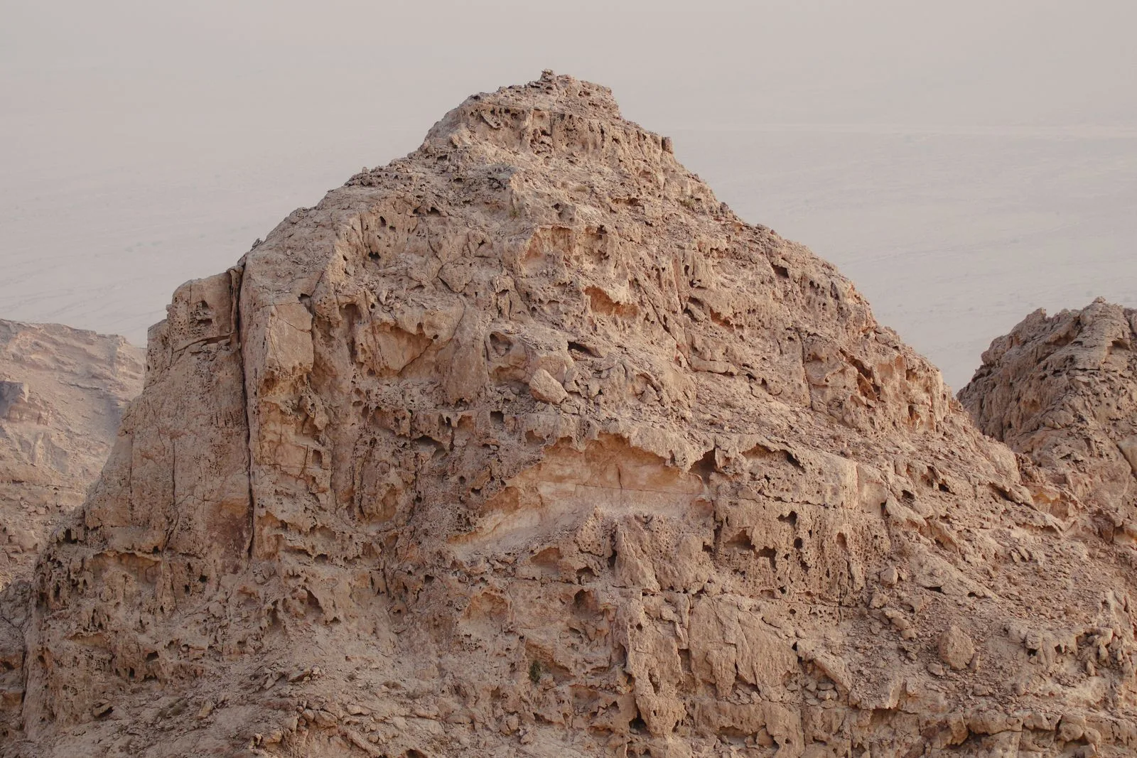 العین، پایتخت گردشگری عرب ۲۰۲۶؛ راهنمای کامل شهر واحهها و کوهستان امارات 2 rocky desert mountain landscape al ain jebel hafeet