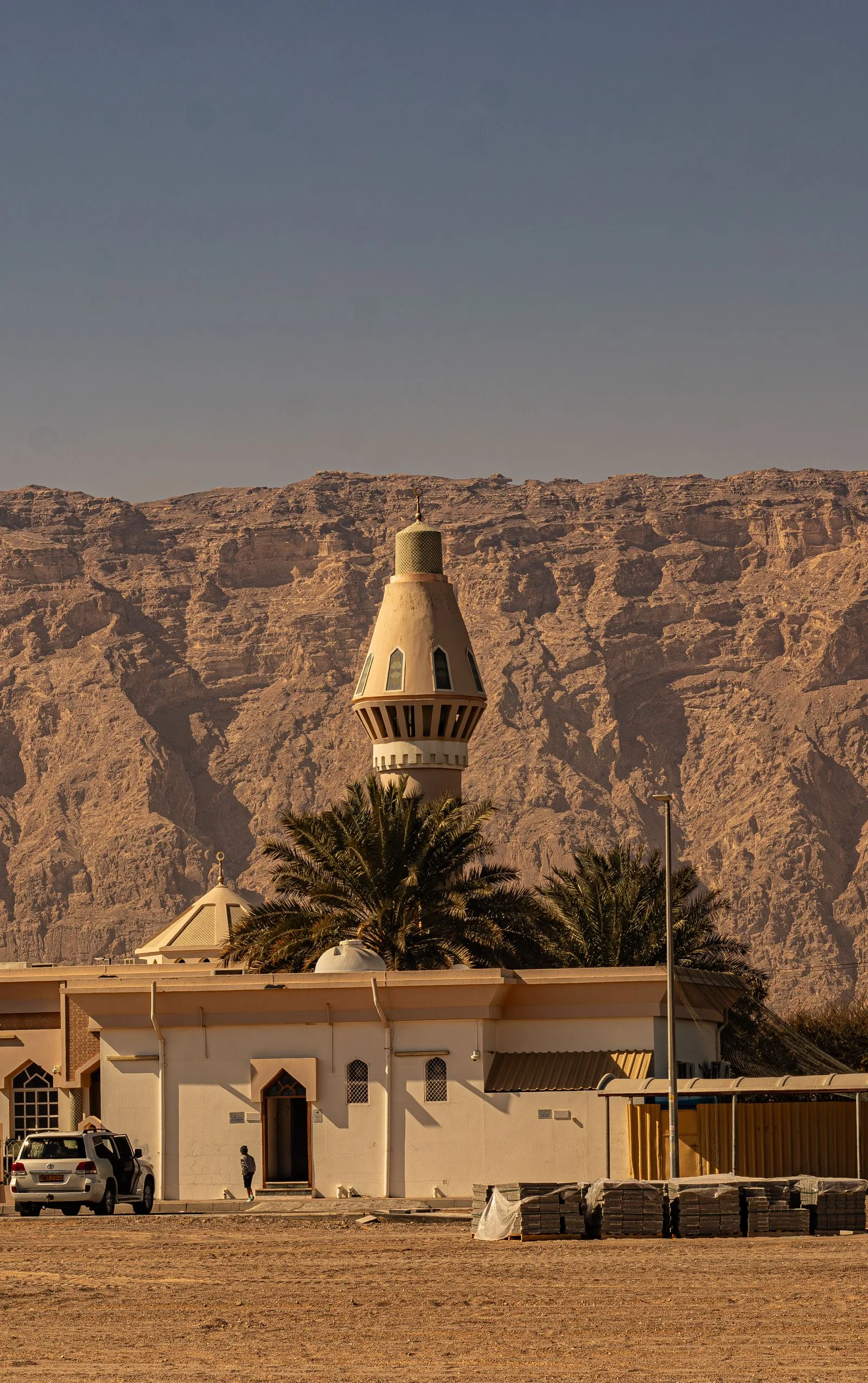 العین، پایتخت گردشگری عرب ۲۰۲۶؛ راهنمای کامل شهر واحهها و کوهستان امارات 1 scenic mosque al ain uae mountains palm trees